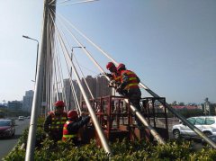 橋梁斜拉索在鋼管內偏心的封堵方法