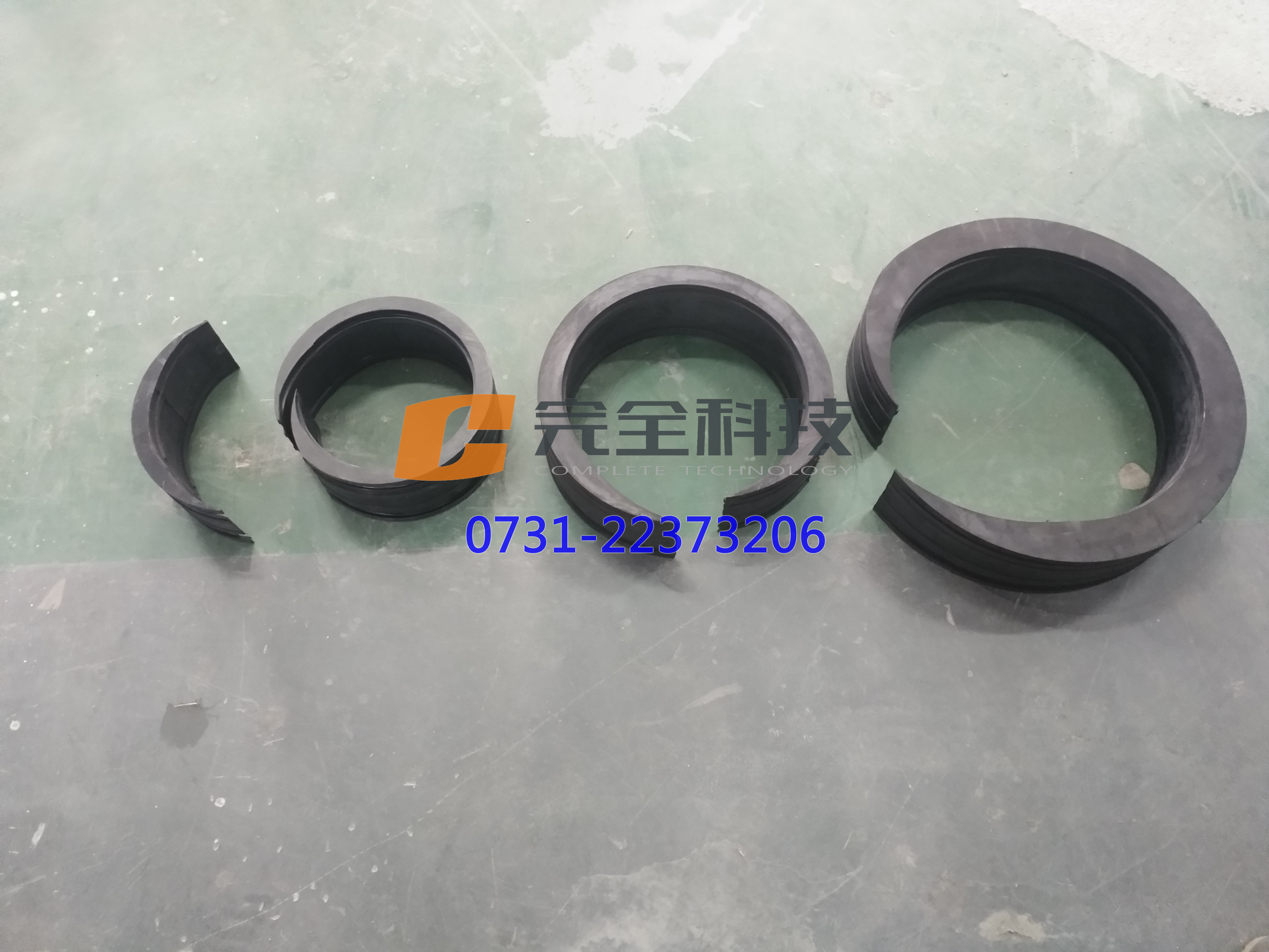 橋梁斜拉桿在預(yù)埋鋼管內(nèi)偏心的解決方法