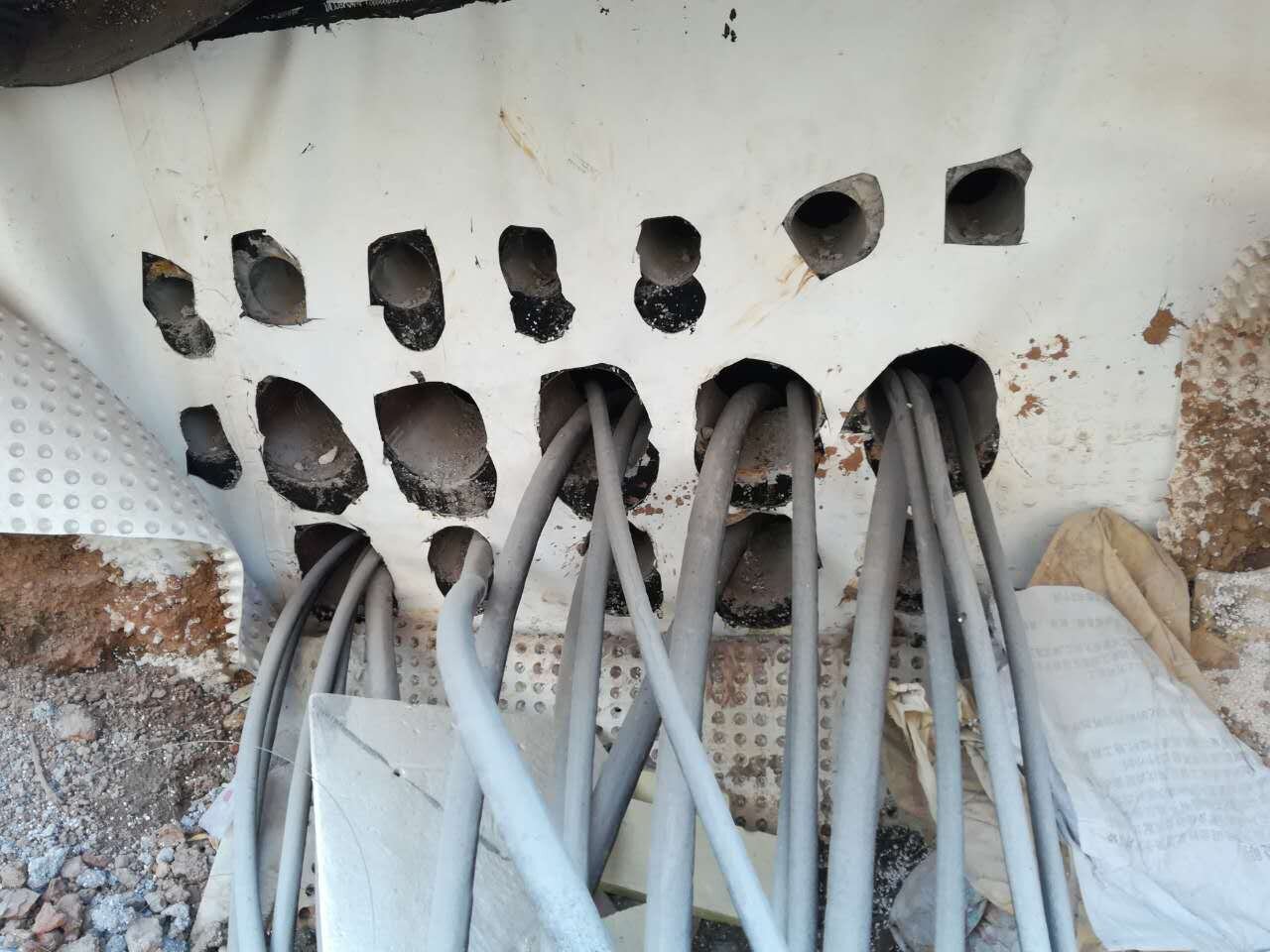 穿墻電纜套管必須用鋼管嗎