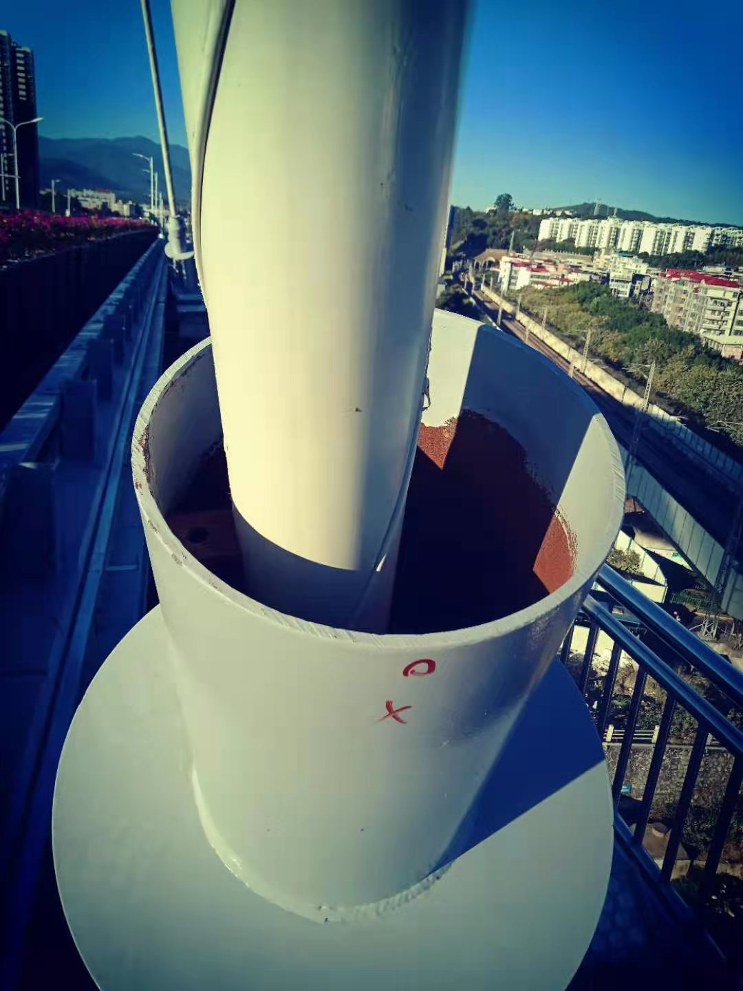 大跨徑斜拉索橋梁下錨端將軍帽下防水處理