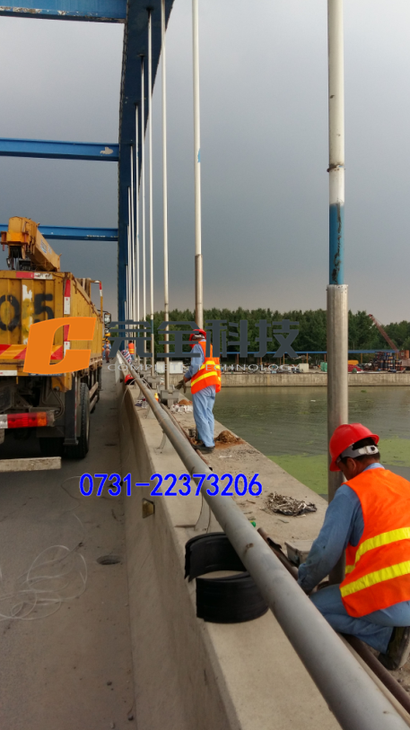 橋梁斜拉索密封新做法